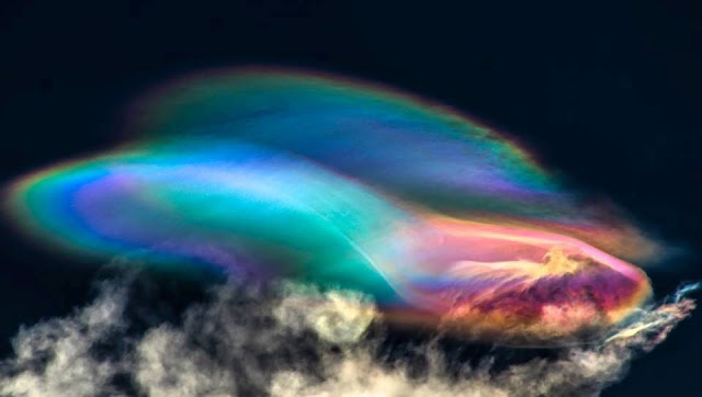 Паранормальные новости - Страница 9 Polar_stratospheric_clouds-1-