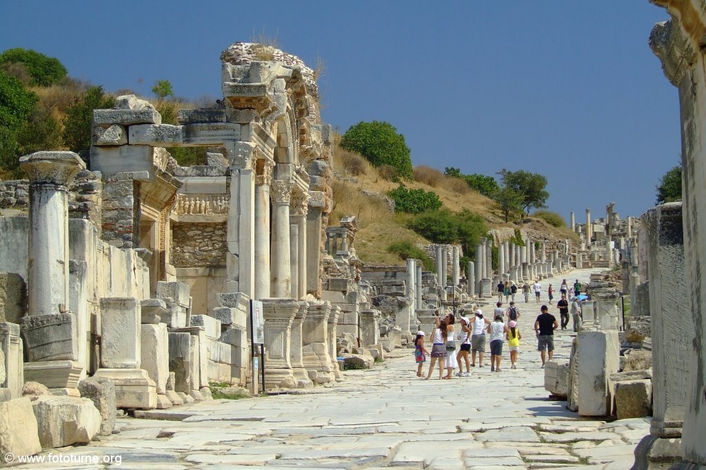 Археологи возобновят раскопки в храме Артемиды Эфесской