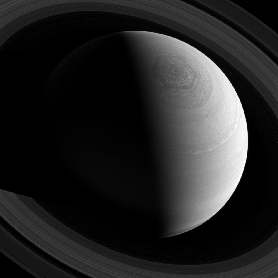 Космический аппарат Кассини продолжает исследовать Сатурн и его кольца