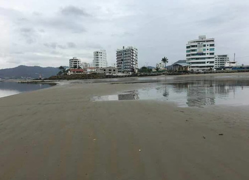 В Эквадоре море отошло от берегов на сто метров