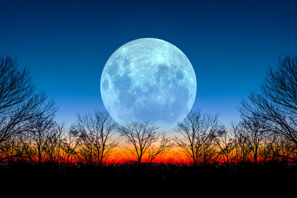 https://earth-chronicles.ru/Publications_21/112/blue-moon_supermoon_1medium-960x640.jpg