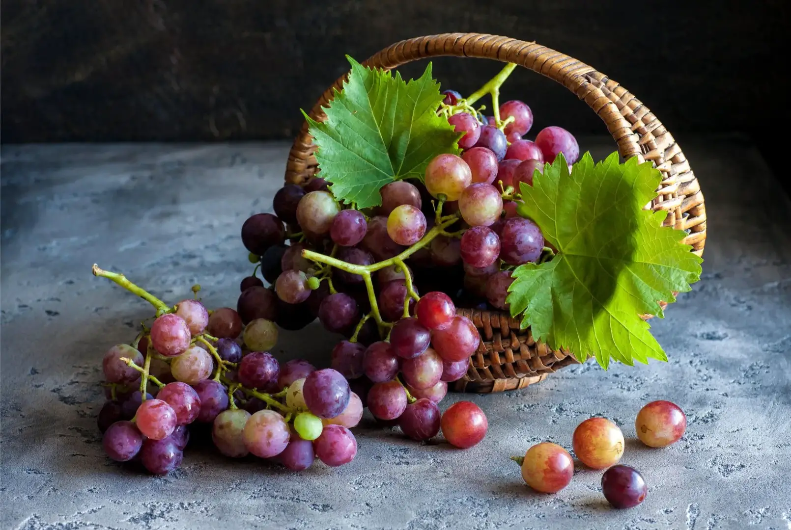 Применения винограда. Плей с виноградом. Чем старше виноград тем он вкуснее.