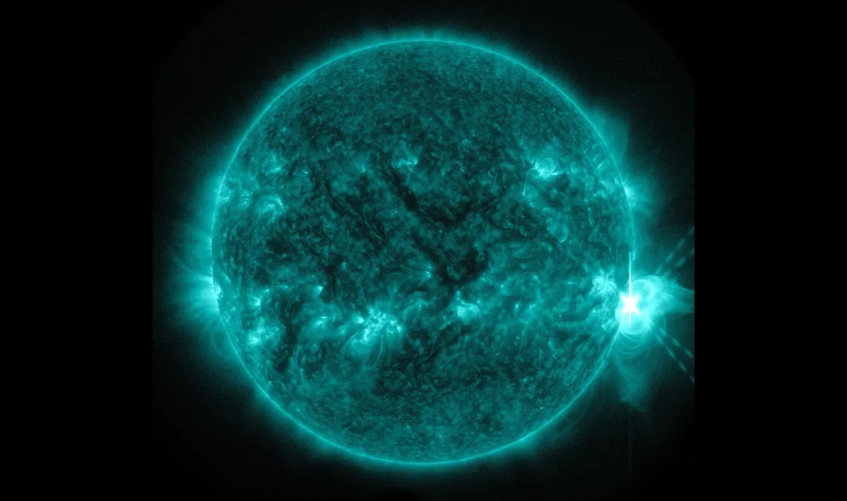 https://earth-chronicles.ru/Publications_22/103/solar-flare-l.webp