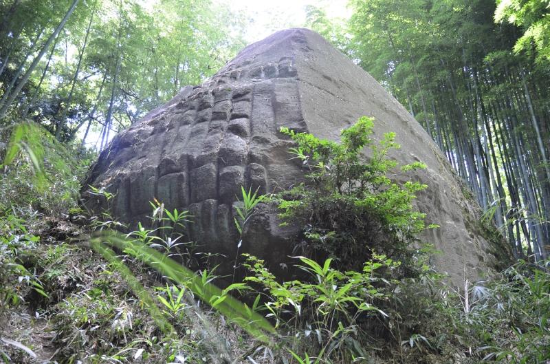 http://earth-chronicles.ru/Publications_9/9/megality-japonii-asuka-masuda-ivafun-1.jpg