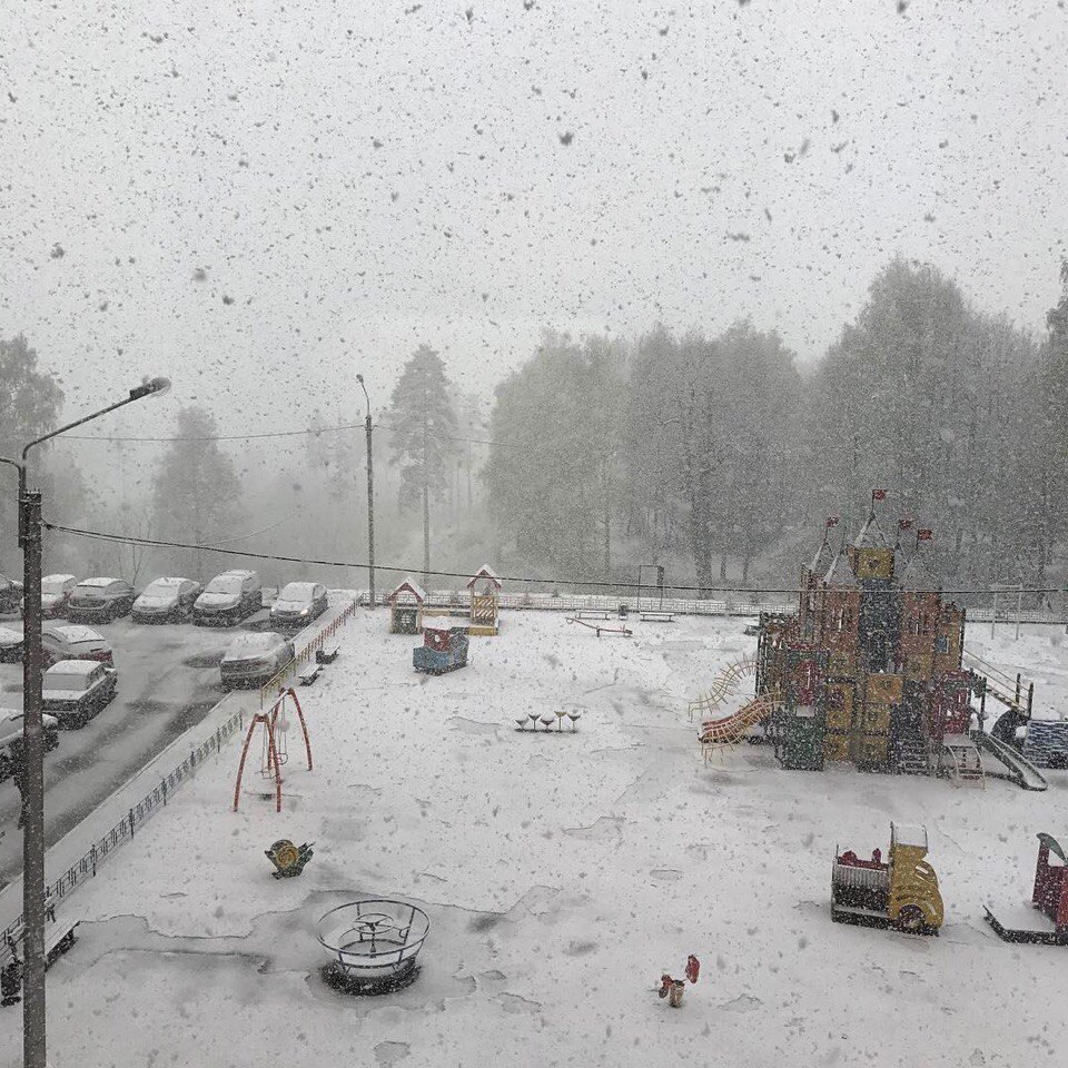 Погода в раменском сегодня по часам. Снег в мае. Снег в мае в Москве 2017. Снегопад в мае 2017 в Москве.