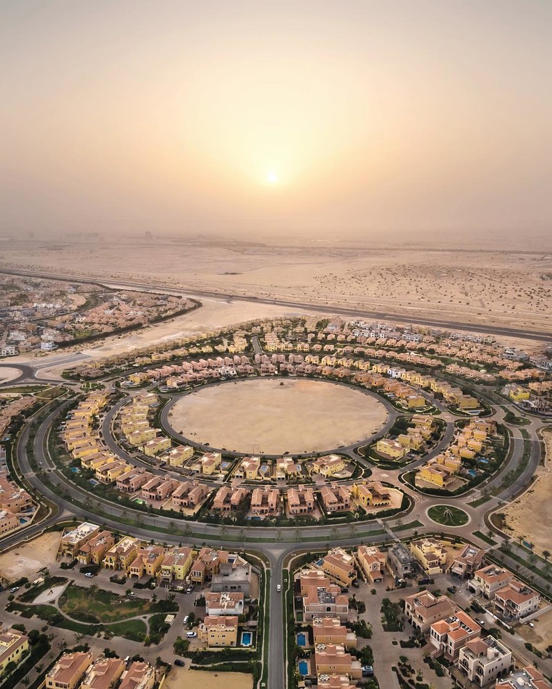 Саудовская аравия песок. Дубай Абу Даби пустыня пустыня. Город в пустыне Абу Даби. Абу Даби Дубай природа. Замки Абу Даби и Дубай в пустыне.