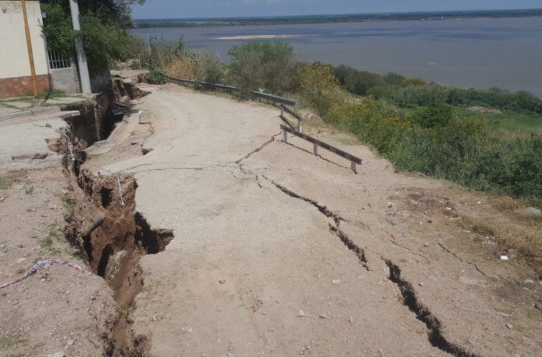 Трещины в земле фото