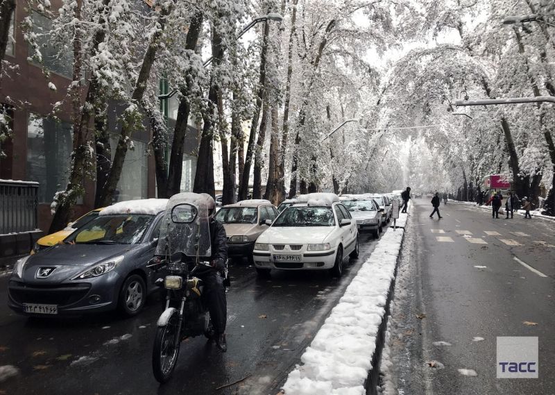 1 ноября европа. Пробки в Тегеране. Автомобили Ирана на улицах. Снегопад в Иране. Город Тегеран осадки.