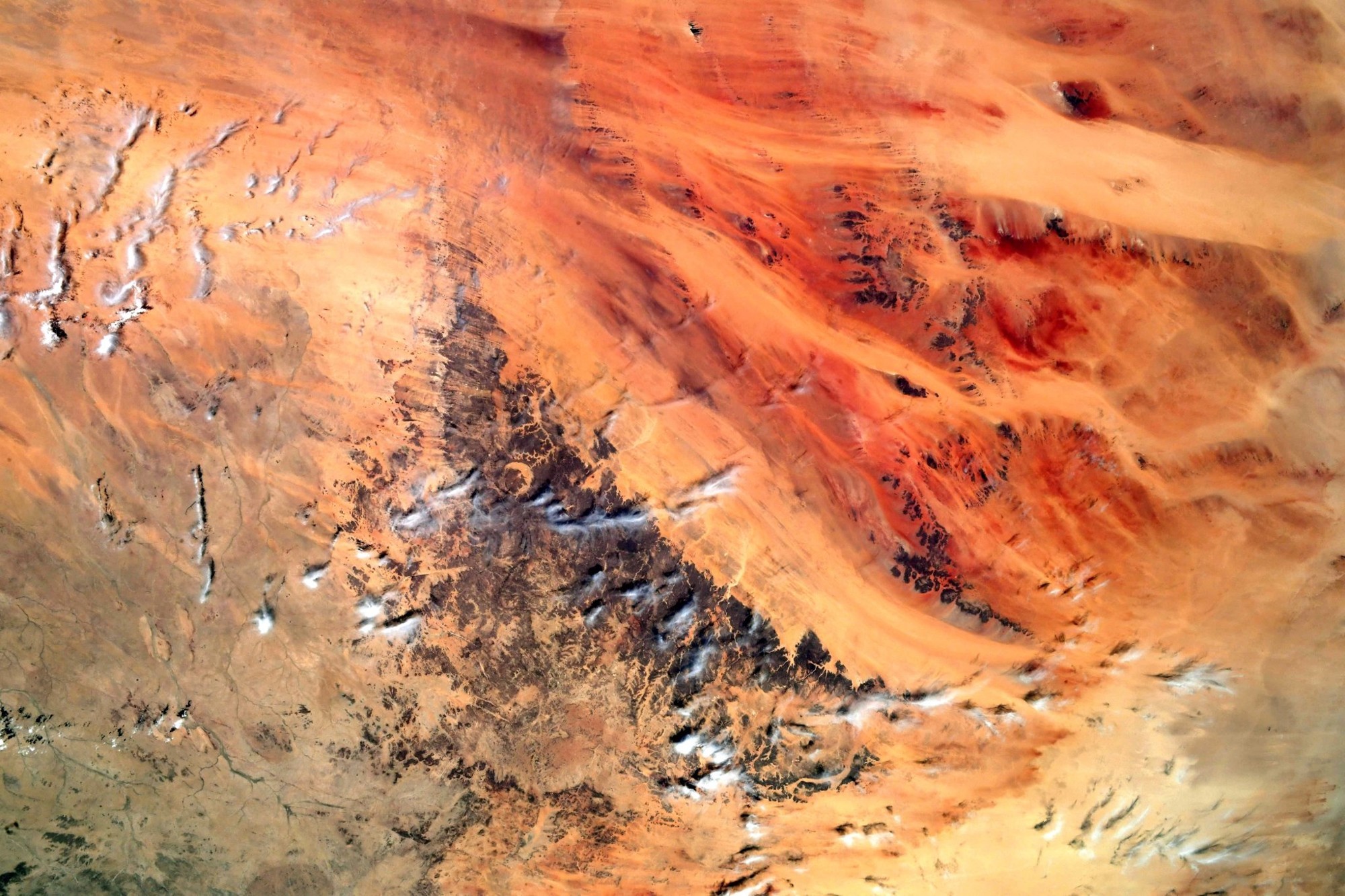 Turned earth. Фото Марса из космоса. Земля превращается в Марс. Красная поверхность земли. Планета земля превратилась в Марс.