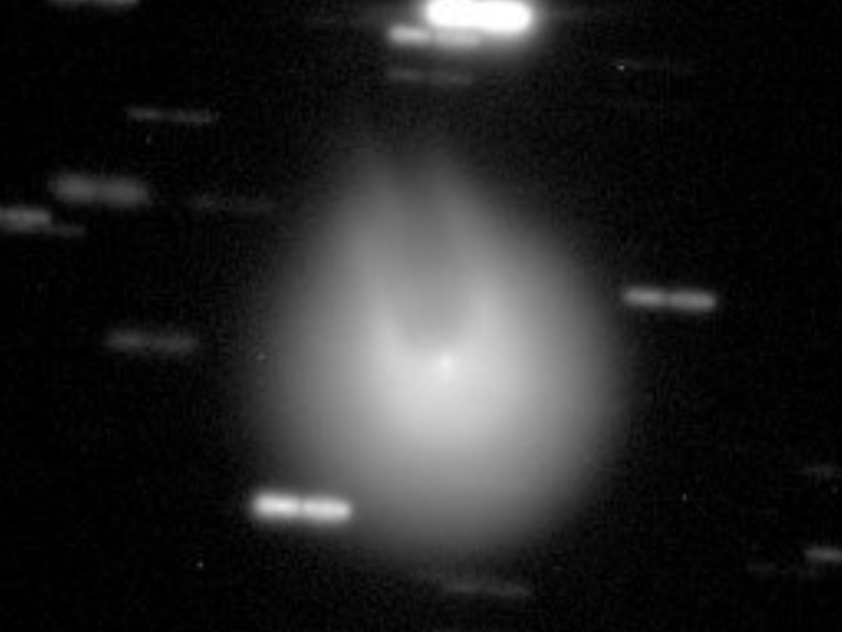Комета понса брукса 2024 фото. Дьявольская Комета. Комета 12p. Комета Понса Брукса 2024. Комета 12p Pons-Brooks.